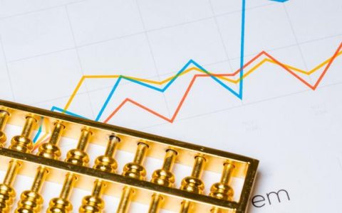 每个月拿出固定资金买股票会不会出现亏损？