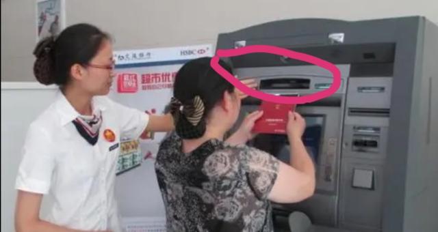 用存折取钱必须本人去吗，自己拿家人的存折可以取钱吗