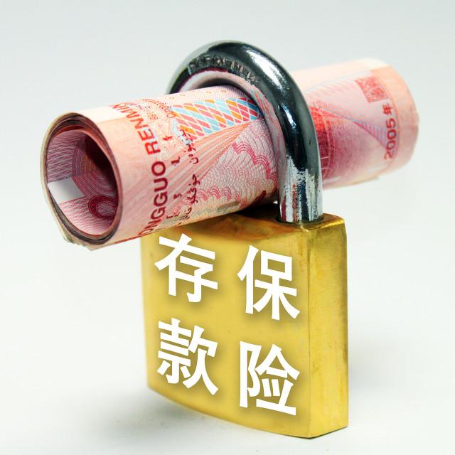 10万如何理财收益最大，买基金和存定期哪个更好