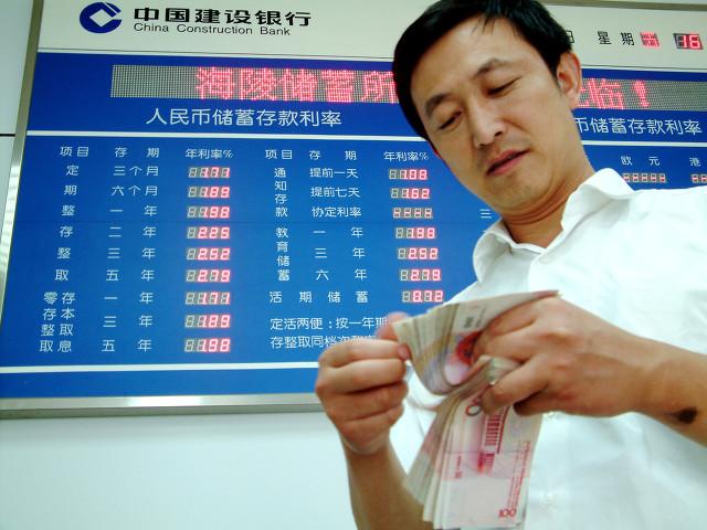 自动转存和人工转存的区别是什么，哪个利息收益高？