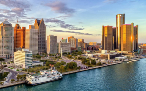 留在大城市好还是回老家好，这几点要好好考虑