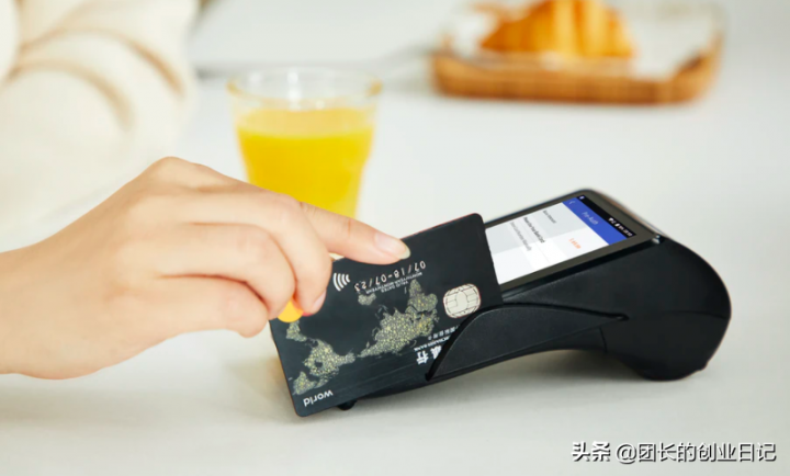 欠信用卡15万3年没还了，会坐牢吗?-1