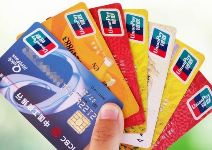信用卡到期多久前可以换新卡？