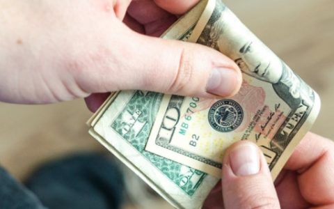 中介说可以搞定贷款靠谱吗，负债高找中介通过率高吗