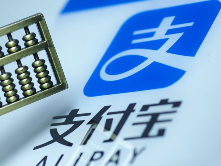 花呗最低还款和分期哪个划算？-1