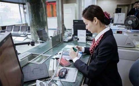 银行中层干部年薪多少（银行工作收入结构分析）