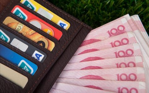 信用卡借钱和贷款是一回事吗，信用卡借钱和贷款的区别