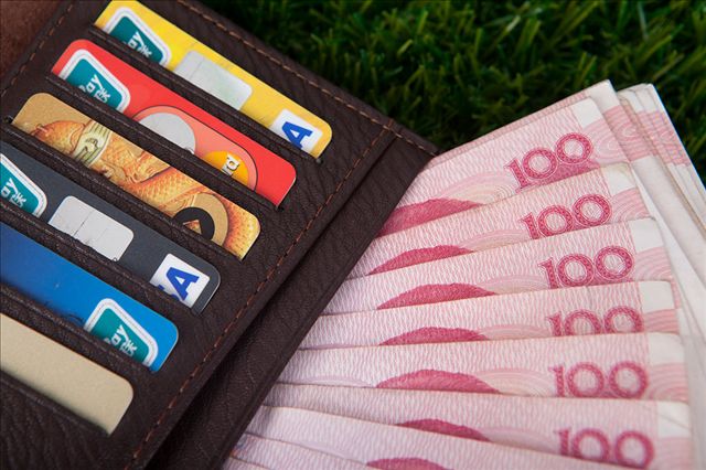 用信用卡借钱和贷款是一样的吗，他们有这些区别-1