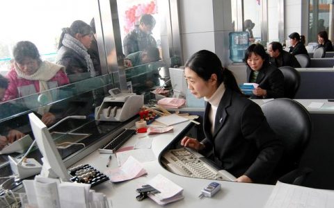 为什么银行没有厕所，银行员工告诉你真相