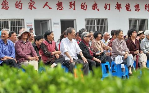 30万存款够农村老人养老吗？