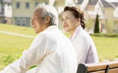 40岁和50岁的人愿不愿意去养老院？