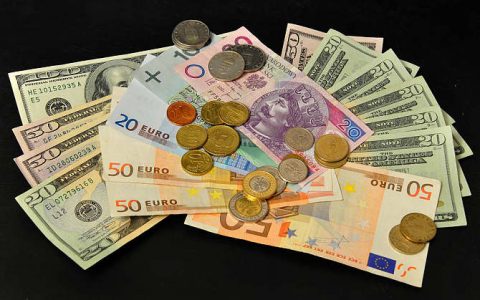 现在年轻人的工资是以前父母的几倍，为什么生活还是不好