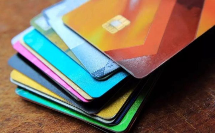 银行卡可以和手机放一起吗，尽量不要！-1