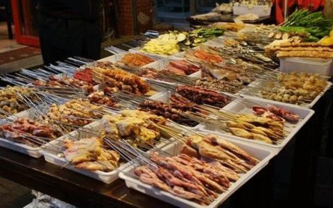 开个烧烤店，烧烤师傅出技术，每天抽取营业额的30%合理吗