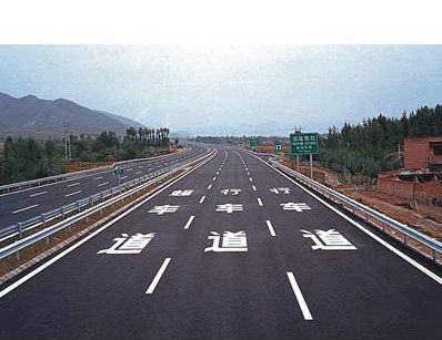 油价涨价了，但是高速却免费了，这种操作能推广吗-1