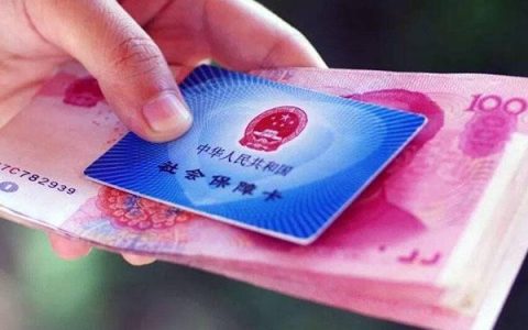 退休老师的养老金能养活自己和老伴吗？