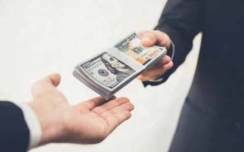 负债累累要不要以贷养贷呢，有网贷的注意了