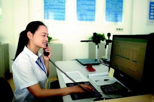 江苏农商银行客服电话：96008，提供全方位服务