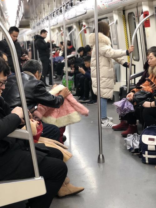 杭州地铁末班车，为夜归人送出城市的温暖