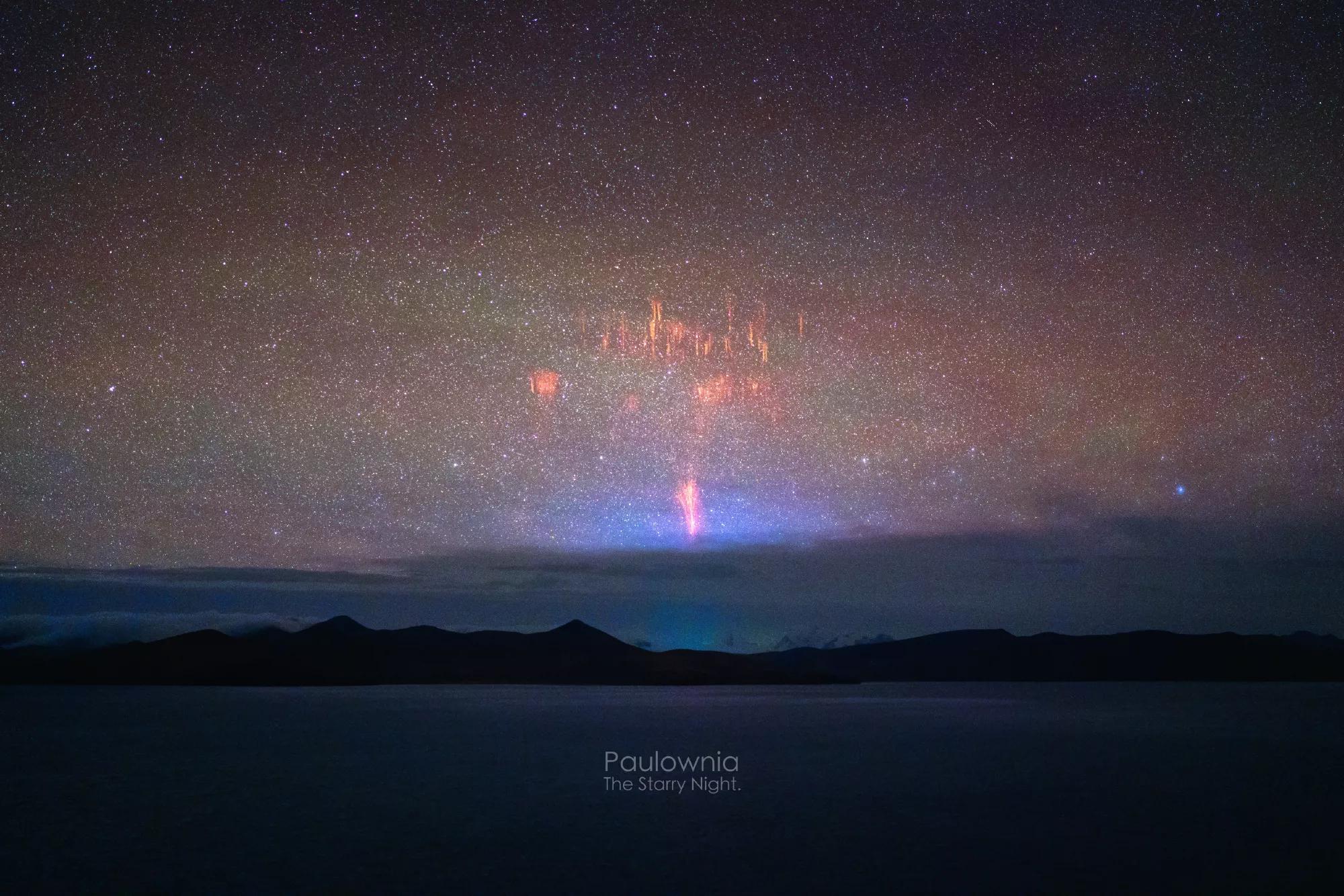 喜马拉雅山脉爆发红色精灵闪电