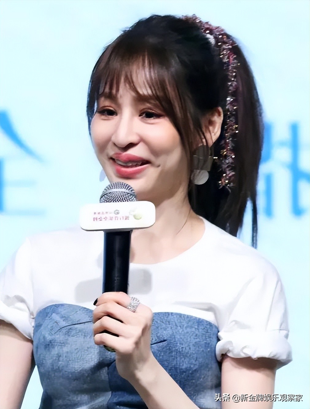 网上全是微笑Pasta和何群的热搜，王心凌又火了，她是怎么回应的